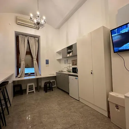 Opera Hostel *