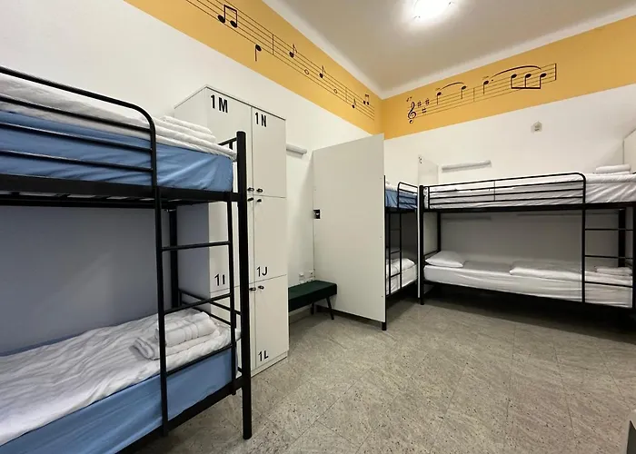 Opera بيت شباب ليوبليانا