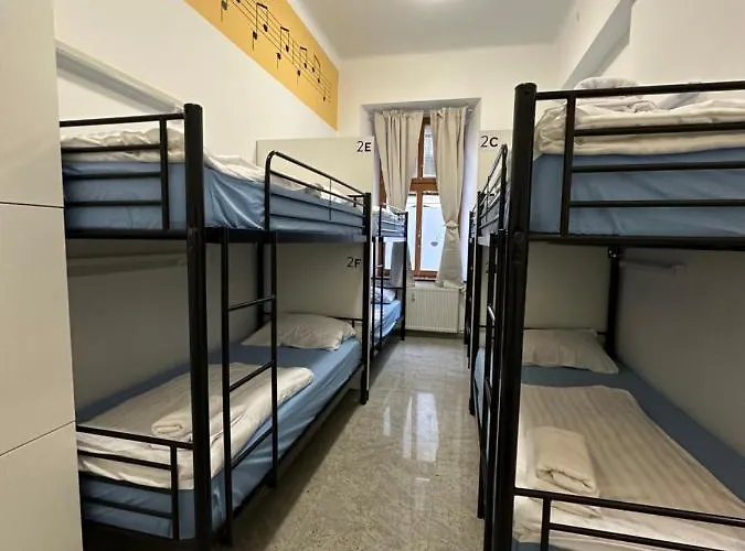 بيت شباب Opera